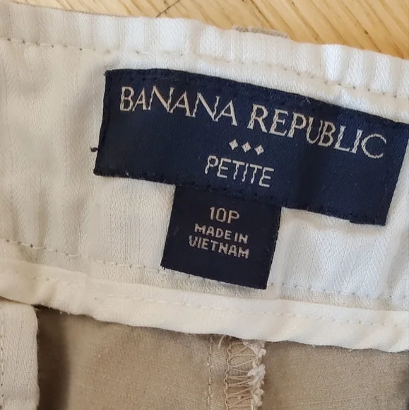 Banana Republic Cargo Shorts - Picture 3 of 5